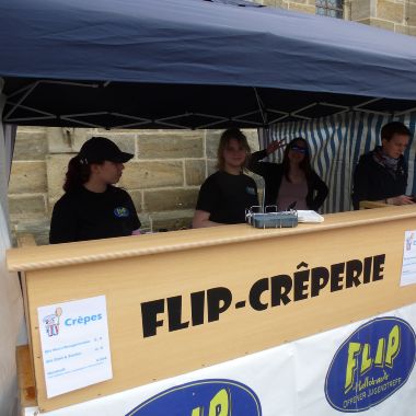 Crêpesverkauf am Frühjahrsmarkt